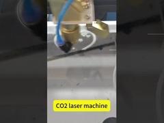 Display de corte e gravura